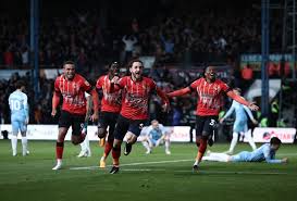 历史性夜晚：卢顿镇遭遇英超时代罕见双重降级-贝博体育